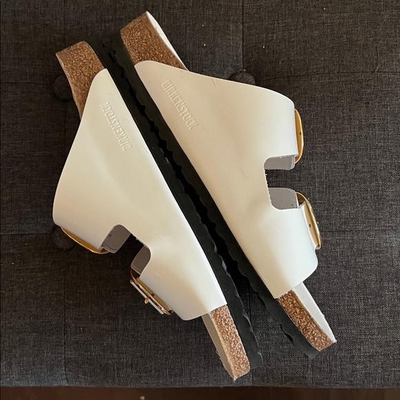 Birkenstock bid buckle Cream Sandals with Gold Buckles - Picture 8 of 9